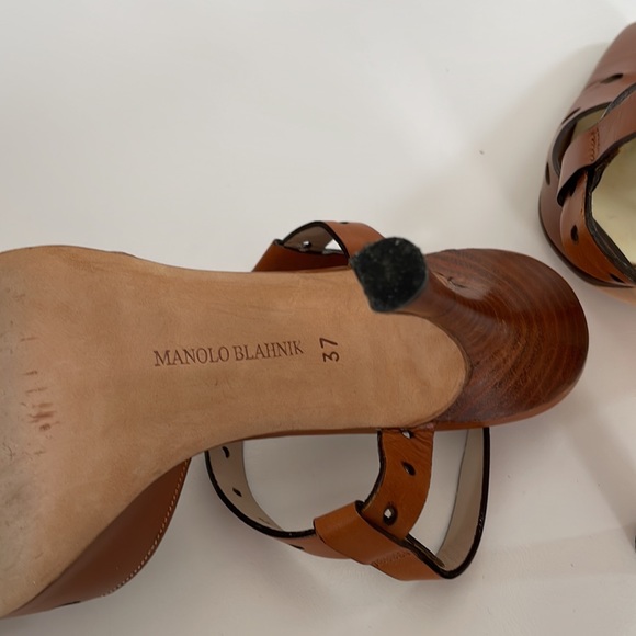 Manolo Blahnik Camel Strap Slingbacks 4.25” wood heel. Size 37. - Picture 5 of 5
